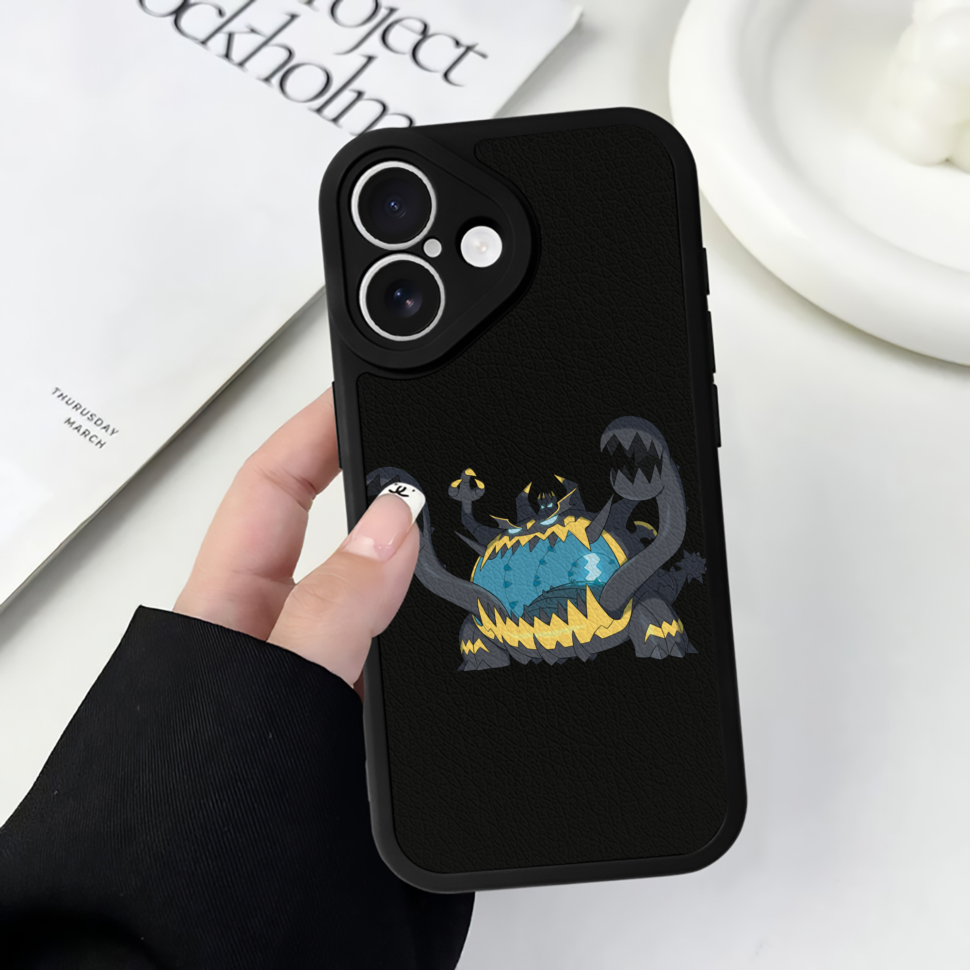 （画像用） ポケットモンスター Pokémon 【iPhone 16シリーズ対応】シリコンスマホケース（レザー調） 材質：シリコン